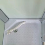 Hidromasszázs zuhanykabin zuhanytálcája és lefolyója közelről - Homelux, LH8080W